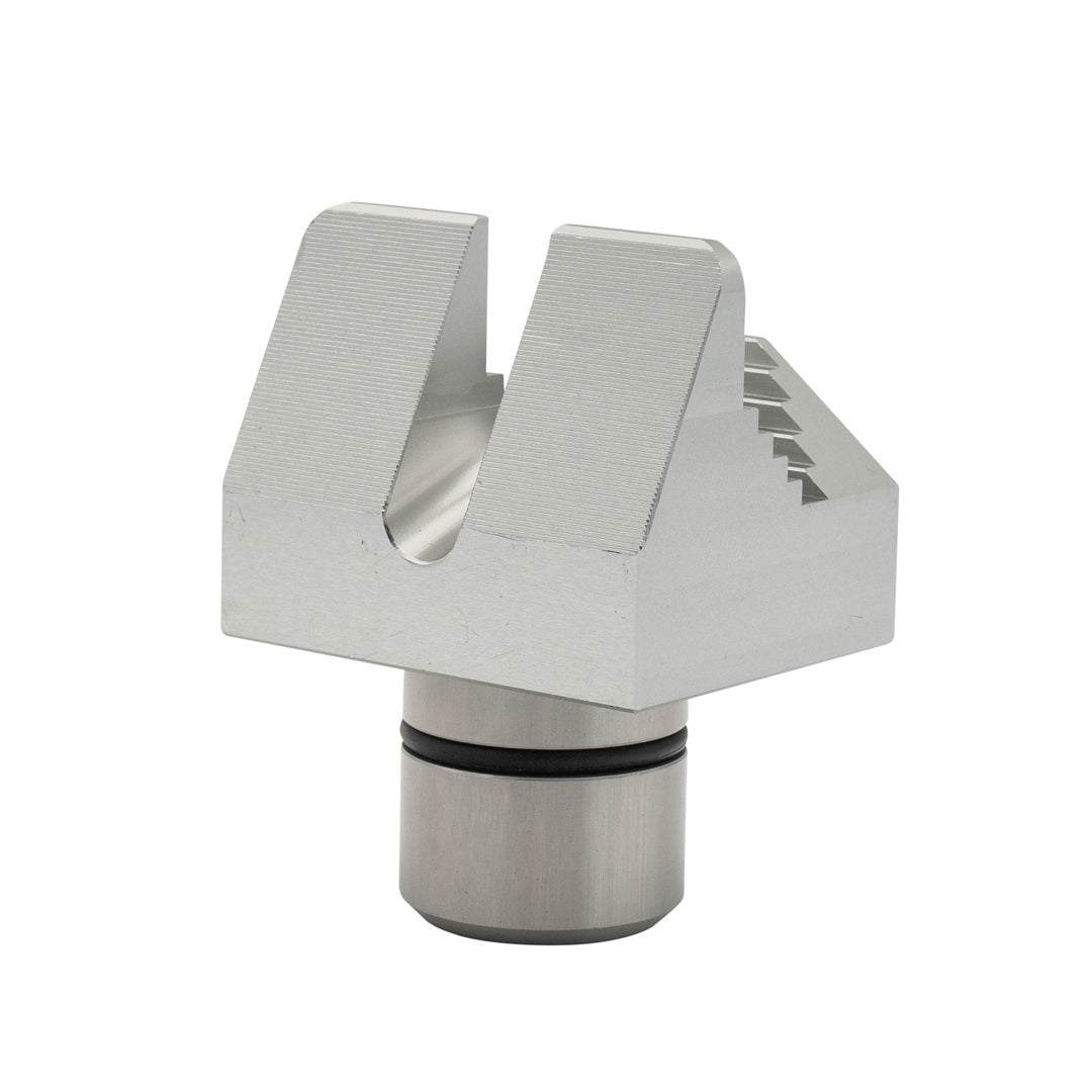 Mighty Strut combo head, showing chain holder