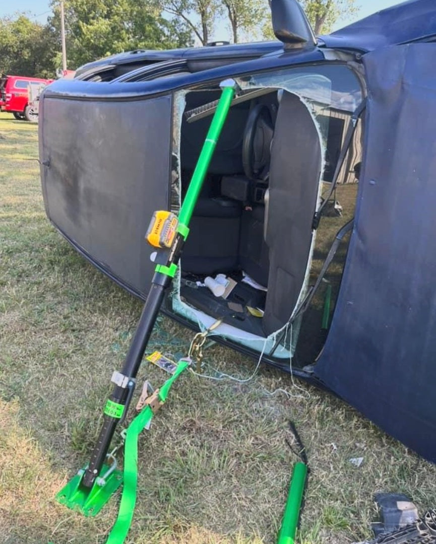 Mighty Struts stabilizing a car rolled onto its side using a 10 inch extension, 15 inch extension and the combo head. 